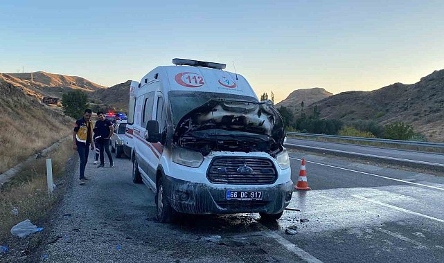 Yozgat'ta seyir halindeki ambulans alev aldı