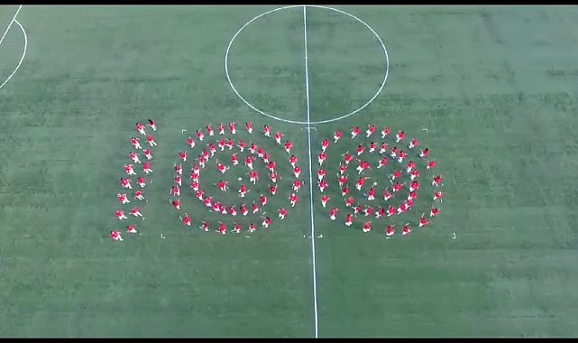 120 öğretmenden 100'üncü yıla özel zeybek gösterisi