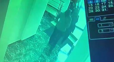 160 bin lira değerinde para ve altın çaldığı iddia edilen kadın hırsızlar güvenlik kamerasına yakalandı