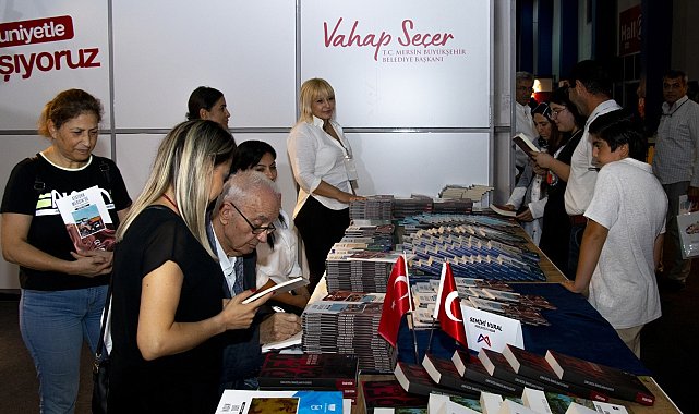 '8. CNR Mersin Kitap Fuarı'nda Mersin Büyükşehir Belediyesinin standına yoğun ilgi