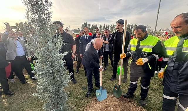 6 Şubat depremlerinde hayatını kaybeden KKTC vatandaşları anısına fidanlar dikildi