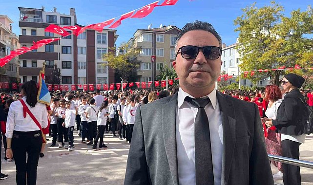 600 öğrenciden 'Cumhuriyet yürüyüşü' ve senkronize gösteri