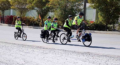 Aile boyu bisiklet ile ayda 400 kilometre pedal çeviriyorlar