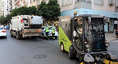 Akdeniz'de sokaklar temizleniyor