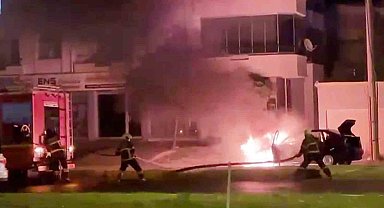 Aksaray'da otomobil alev alev yandı