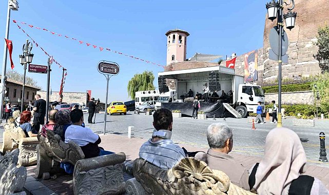 Ankara Büyükşehir Belediyesi cumhuriyeti çeşitli etkinlerle kutlamaya başladı