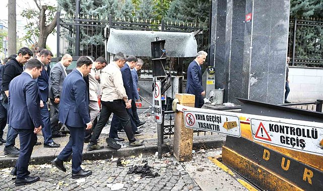 Ankara Valisi Şahin, terör saldırısının meydana geldiği olay yerinde incelemelerde bulundu