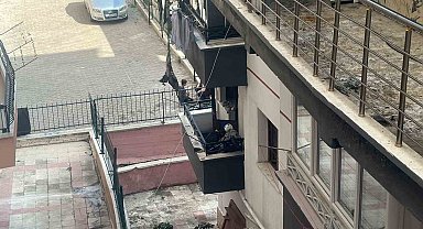 Ankara'da çıkan yangında 2 itfaiye eri dumandan etkilendi