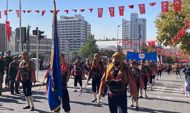 Ankara'nın başkent oluşu Anıtkabir ve 1. Mecliste törenlerle kutlandı