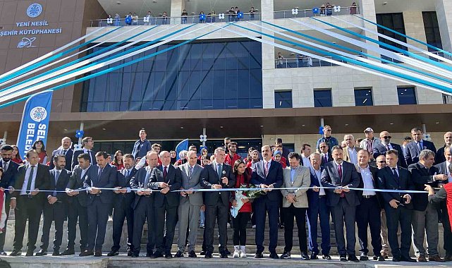 Bakan Bak: "467 tane gençlik merkezimizde gençlerimizle bir aradayız"