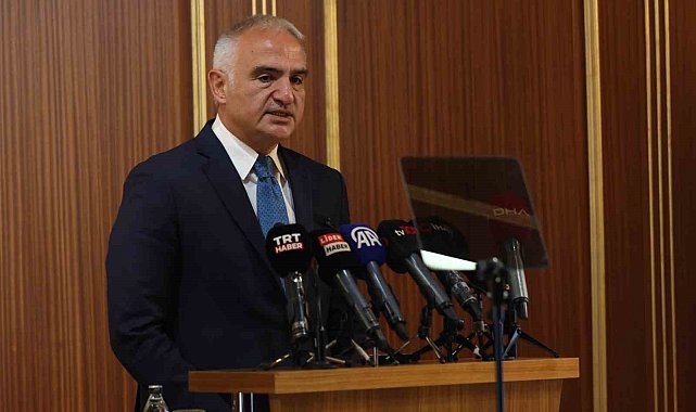 Bakan Ersoy: "Roma dönemine ait bir geyik heykelinin de aralarında bulunduğu 37 parça eserimiz artık ait olduğu topraklara dönüyor"
