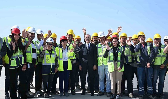 Bakan Uraloğlu: "İki etaplı olarak gerçekleştirilecek proje çerçevesinde Ankara Esenboğa Havalimanımız 3. pistine kavuşacak"