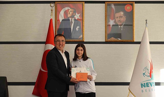 Başarılı sporcular ödüllendirildi