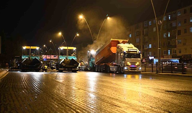 Başkan Büyükkılıç, personelin gece mesaisini yerinde inceledi