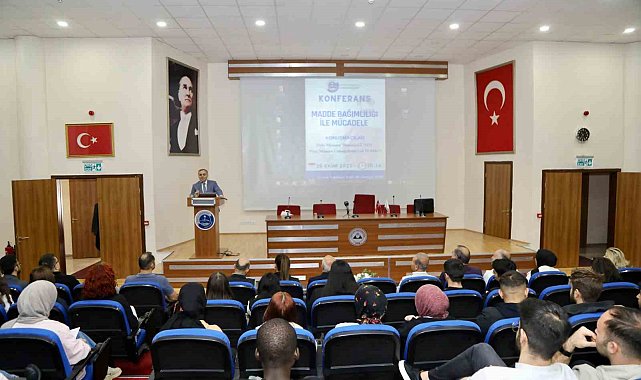 Başkan Büyükkılıç, sanatın ve sanatçının yanında