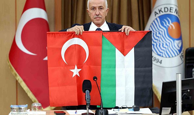 Başkan Gültak'tan Filistin'e bayraklı destek