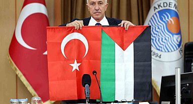 Başkan Gültak'tan Filistin'e bayraklı destek