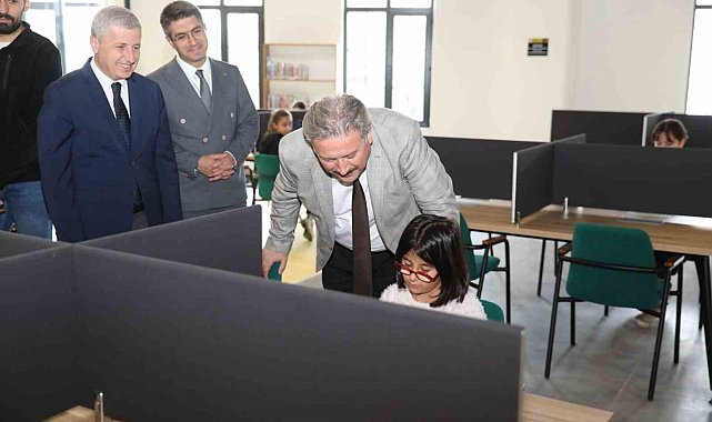 Başkan Palancıoğlu, MELMEK kursiyerlerini ve kütüphanede öğrencileri ziyaret etti
