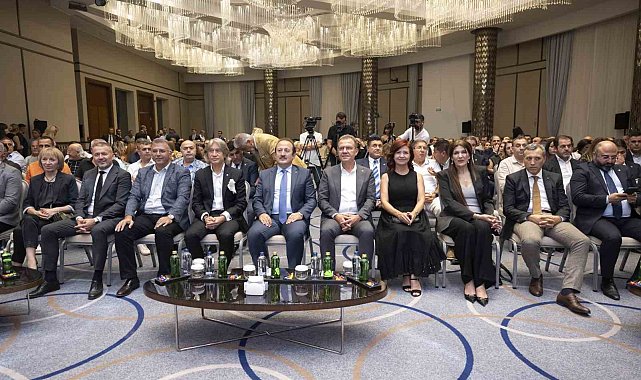 Başkan Seçer 'Roza' filminin galasına katıldı