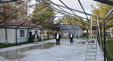 Beylikova Millet Bahçesi'nde çadır kafe inşaatı başladı