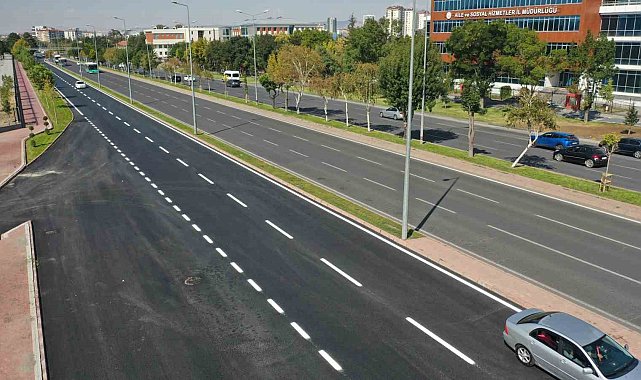 Büyükşehir, günde 300 bin aracın geçiş yaptığı yolda asfalt çalışmasını tamamladı