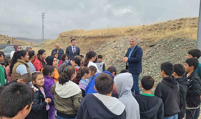 Büyükşehir, ilçeleri kent ormanlarıyla yeşillendiriyor