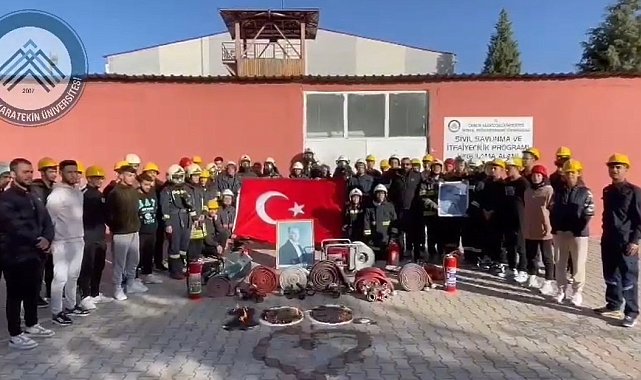 ÇAKÜ öğrencilerinden Cumhuriyet'in 100. yılında Andımız okudu