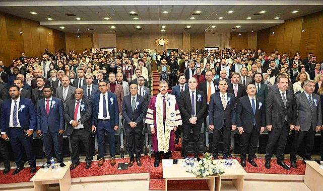 ÇAKÜ'de akademik yılı açılışı ve fahri doktora takdim töreni düzenlendi