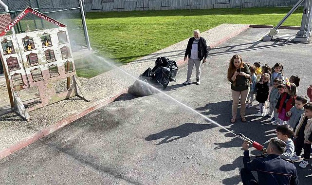 Çankırı itfaiyesi minik misafirlerini ağırladı