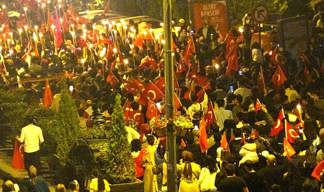 Çankırı'da 100. yıl fener alayında binlerce vatandaş sokaklara akın etti