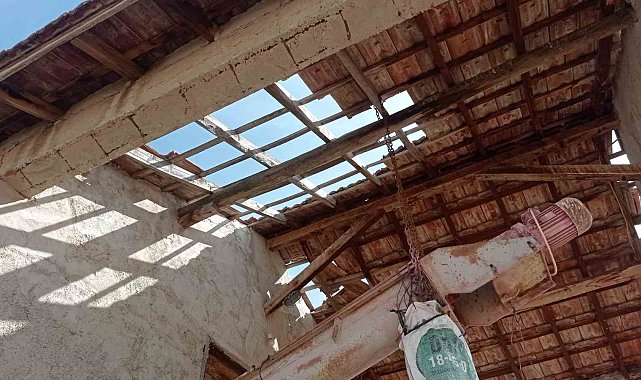 Çiftçilerin tohumunu elediği binanın içler acısı hali onarılmayı bekliyor