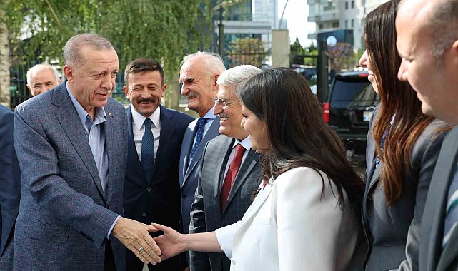 Cumhurbaşkanı Erdoğan, AK Parti Genel Merkezi'ne geldi