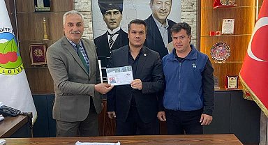 Cumhuriyet'in 100. yılı için yazılan mektup 21 yıl sonra belediye başkanına teslim edildi