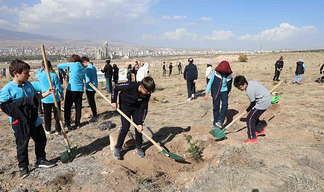 Cumhuriyet'in 100. Yılında 100 Fidan Toprakla Buluştu