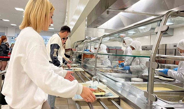 Cumhuriyet'in 100'üncü yılında öğrencilere ücretsiz yemek etkinliği