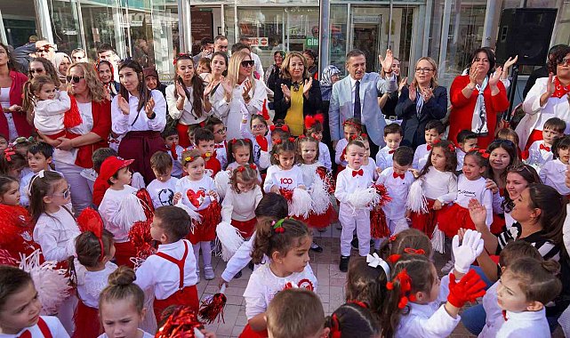 Cumhuriyetin 100. yaşı miniklerle coşkuyla kutlandı