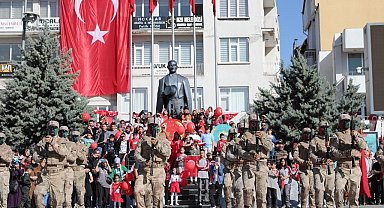 Cumhuriyetin 100. yılı Aksaray'da coşkuyla kutlandı