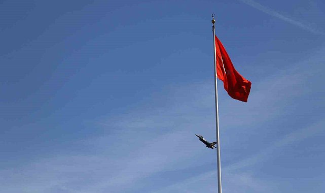 Cumhuriyetin 100. yılında SOLOTÜRK'ten Anıtkabir üzerinde gösteri uçuşu