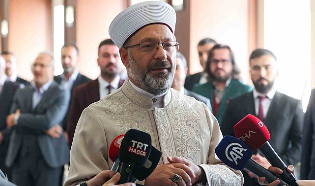 Diyanet İşleri Başkanı Erbaş deprem bölgesindeki sanatkarların eserlerinden oluşan sergiyi açtı