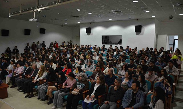 Eğitim Fakültesi'nden 'Milli İrade ve Cumhuriyet' konferansı