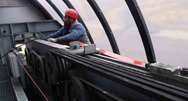 Erciyes yeni sezona hazırlanıyor: Ekipler 24 kilometrelik halatı santim santim kontrol ediyor