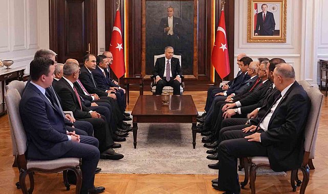Eski İçişleri Bakanı Soylu'dan, Bakan Yerlikaya'ya geçmiş olsun ziyareti