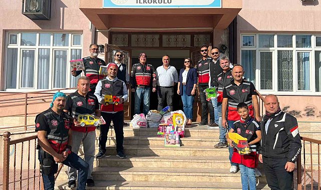 Eskişehir'de 2 dernek çocuklara 400 oyuncak dağıttı