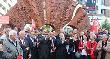 Eskişehir'de '100. Yıl Cumhuriyet Anıtı' törenle açıldı