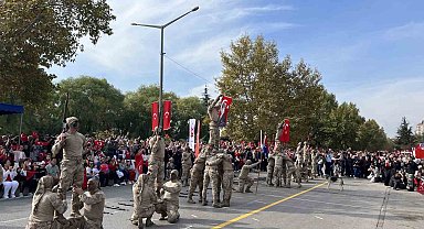 Eskişehir'de Cumhuriyetin 100'üncü yılı coşkuyla kutlandı
