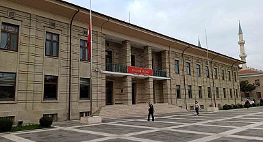 Eskişehir'de de bayraklar yarıya indirildi