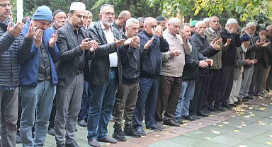 Eskişehir'de Gazze'de İsrail'in hastane saldırısında hayatını kaybedenler için gıyabi cenaze namazı kılındı