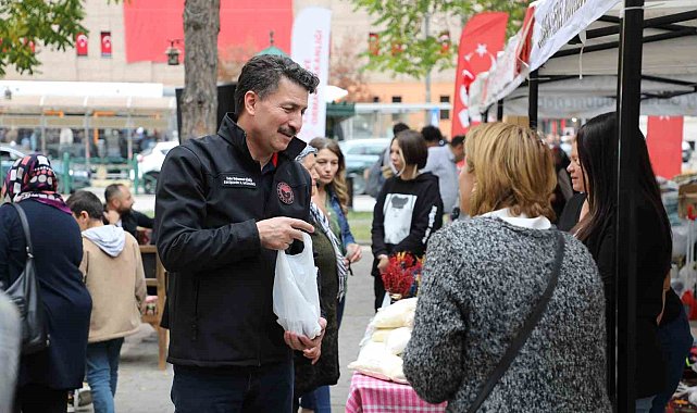 Eskişehir'de kadın çiftçiler ürünlerini sergiledi