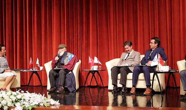 ESOGÜ Gazeteci, Ressam, Kaligraf, Tasarımcı Etem Çalışkan'a fahri doktora tevdi etti
