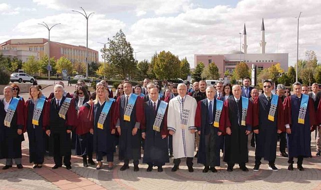 ESOGÜ'de 2023-2024 akademik yılı törenle açıldı